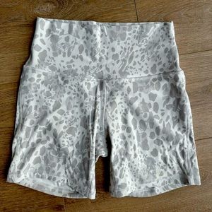 Lululemon Align Shorts 6” - like new
